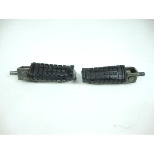PAIR OF FOOTREST
