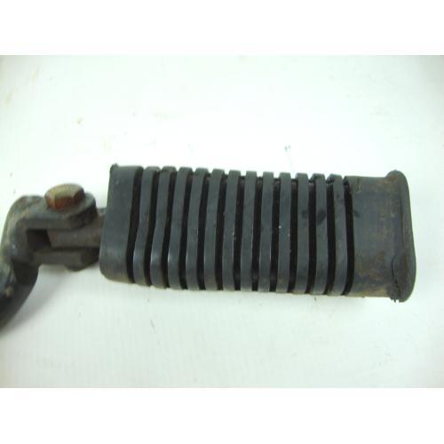 FRONT RH FOOTREST