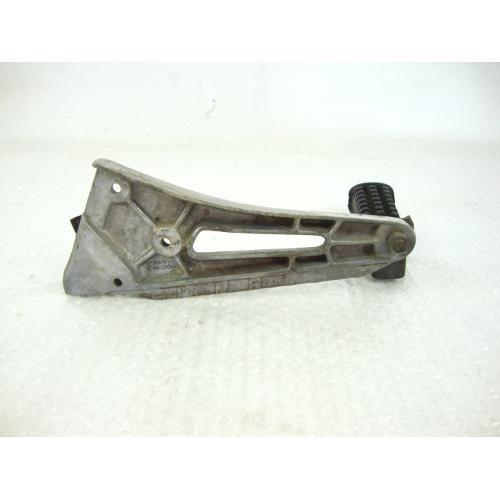 REAR RH FOOTREST