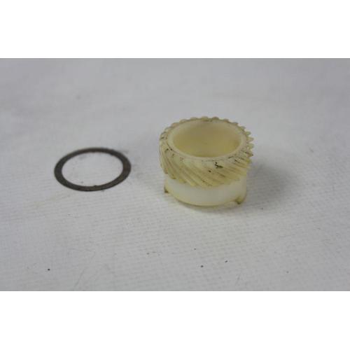 SPEEDOMETER TRANSMISSION GEAR