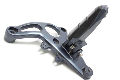 FRONT RH FOOTREST